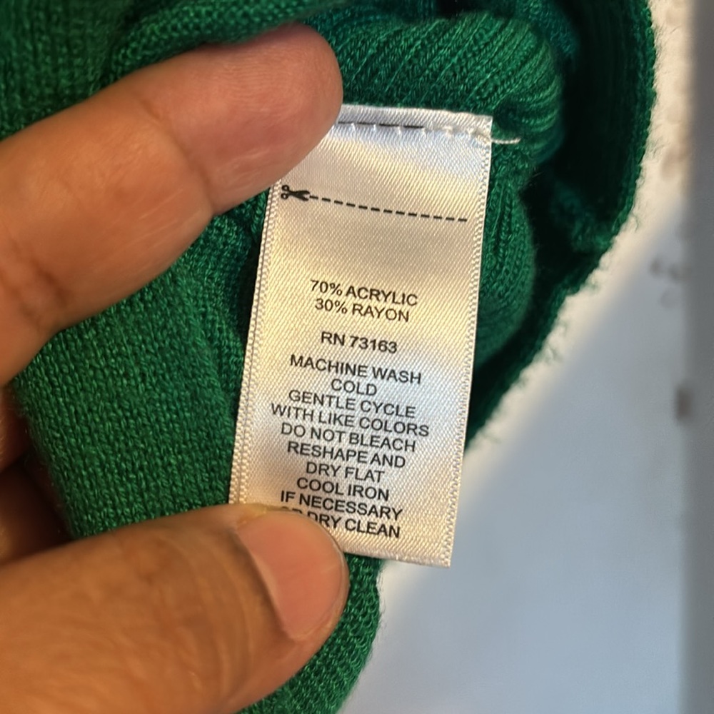 Green sweater - Picture 6 of 6